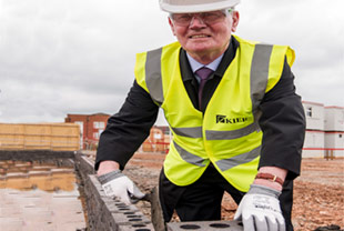 MP calls on more people to join the construction industry